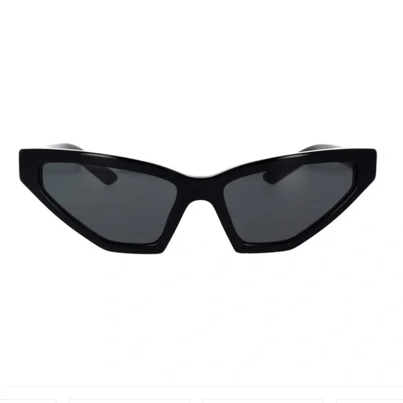 PRADA sunglasses 🕶️ - Picture 4 of 12